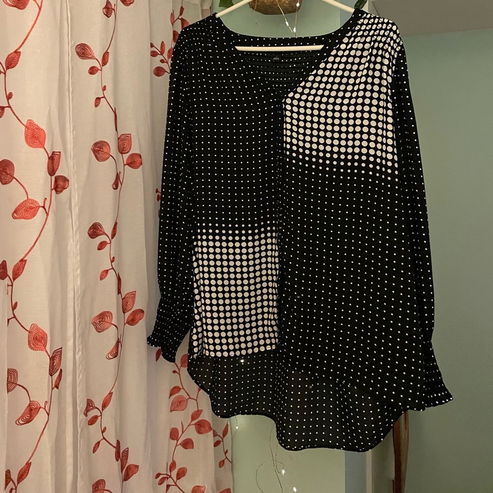 Black and white top size large